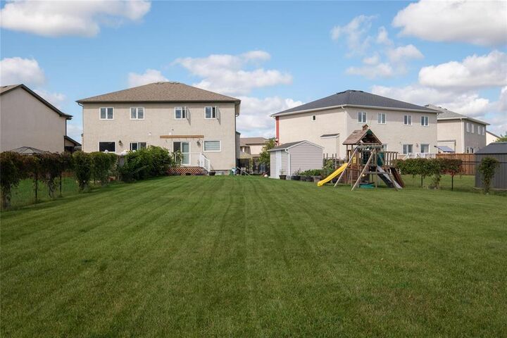 Property Photo:  166 Donna Wyatt Way  MB R3W 0H6 