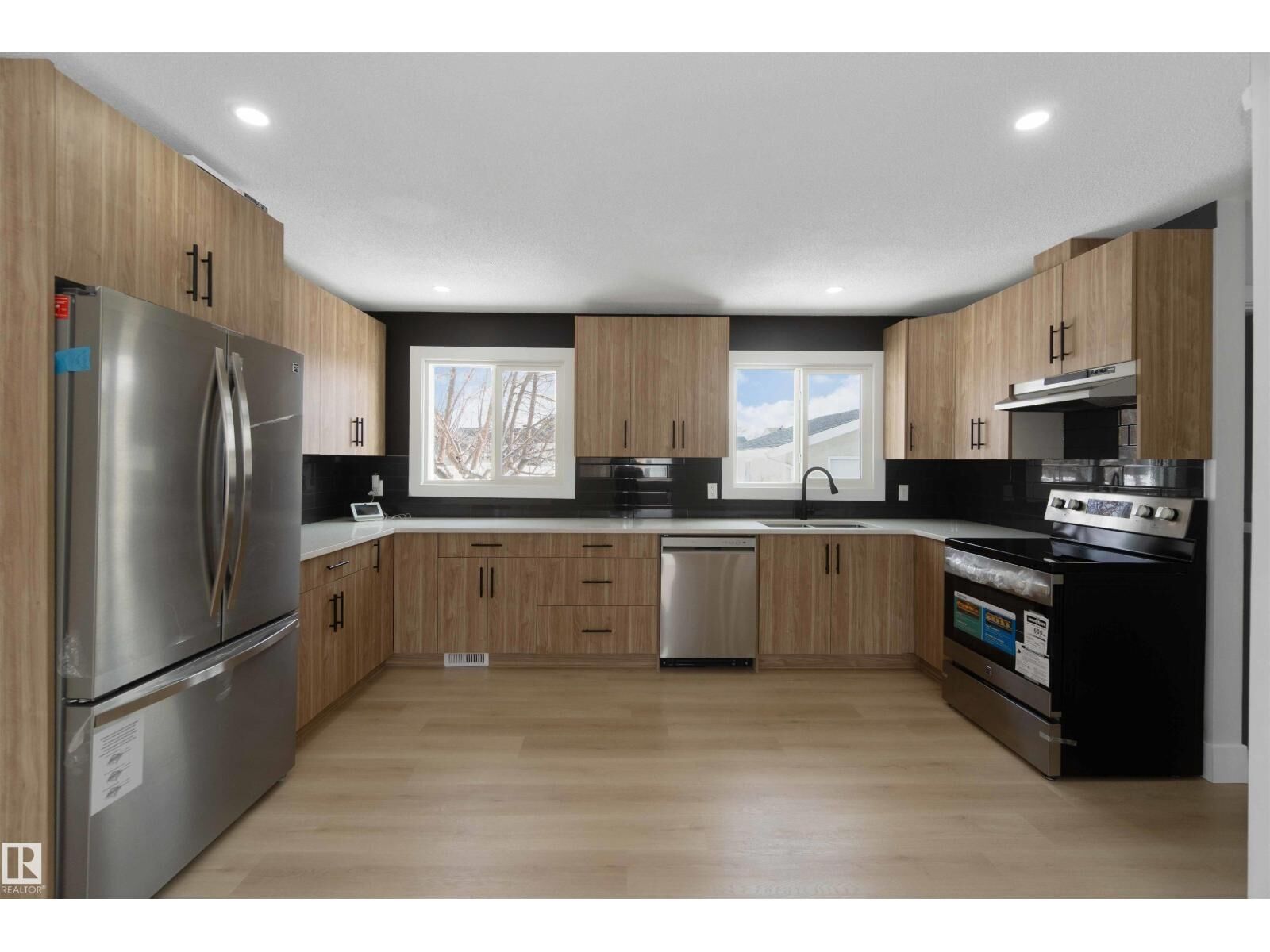 Property Photo:  15015 95 St NW  AB T5E 3Z3 