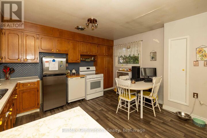 Property Photo:  511 Empire Avenue East  ON P7E 4S8 