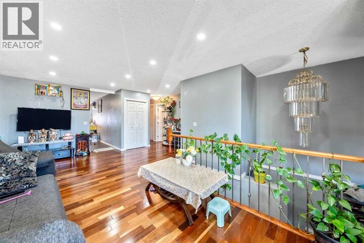 Property Photo: 318 Applewood Drive Southeast AB T2A 7V5