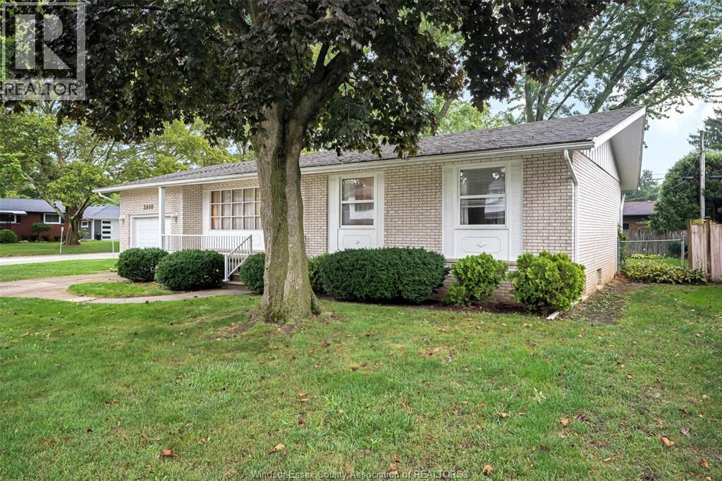Property Photo:  5800 Cabot Avenue  ON N9H 1M1 