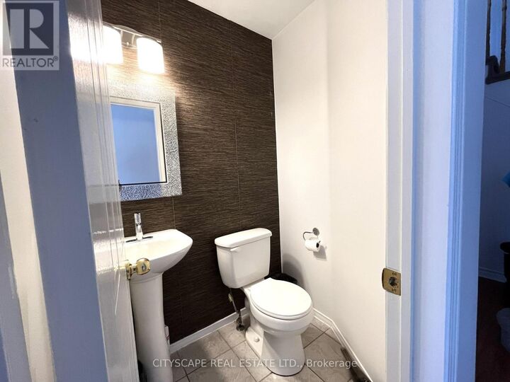 Property Photo: 68 Gilgorm Road 33 ON L6X 4P5