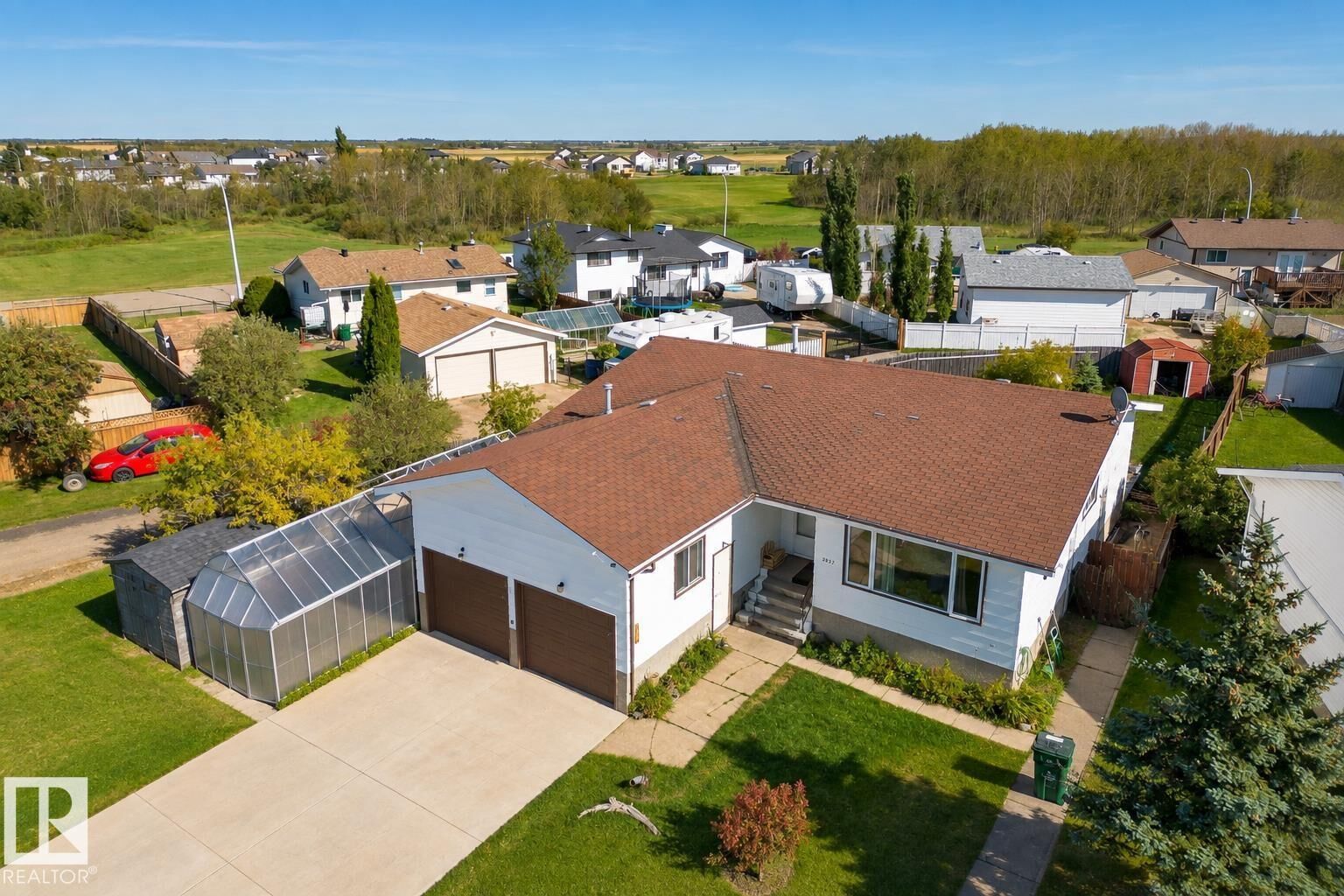 Property Photo: 5047 46 St AB T0B 2R0