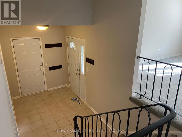 Property Photo:  9 Stonegate Drive Upper  ON L2P 3K9 