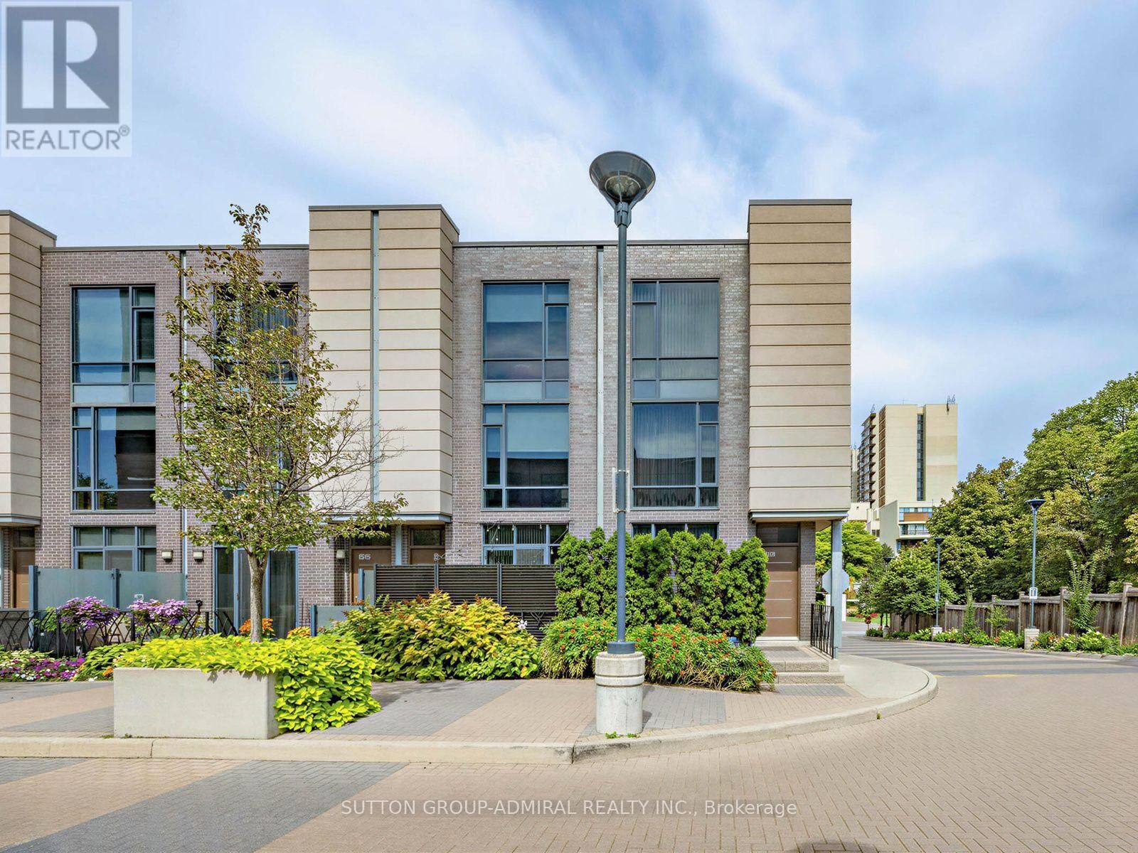 Property Photo: 27 Valhalla Inn Road 53 ON M9B 0B3