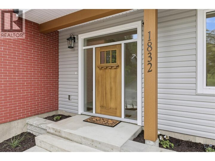 Photo de la propriété:  1832 Springhill Drive  BC V2E 1P9 