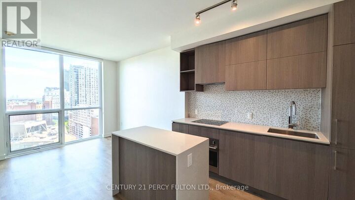 Property Photo: 1 Yorkville Avenue 1610 ON M4W 1L1