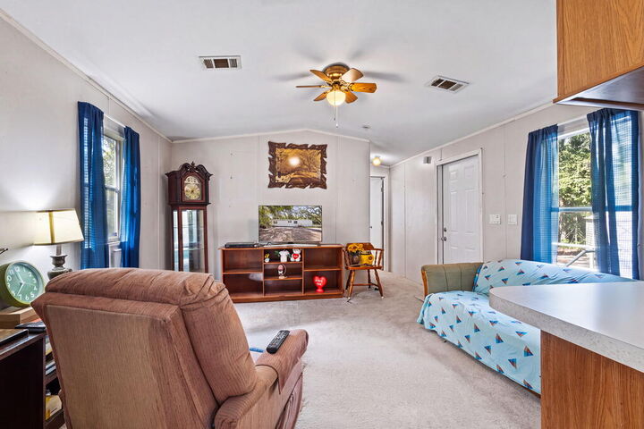 Property Photo:  464 NE 526th St  FL 32680 