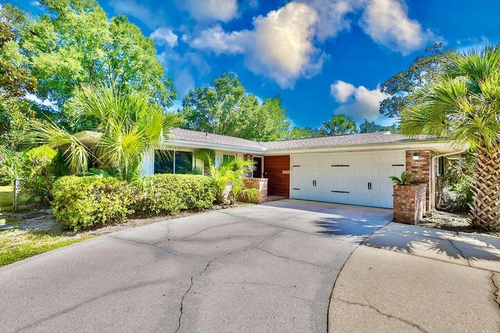 Property Photo:  510 Cheshire Avenue  FL 32547 