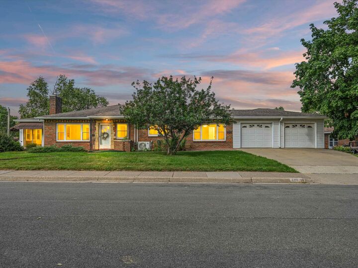Property Photo: 2315 Woodlawn Street IA 52001