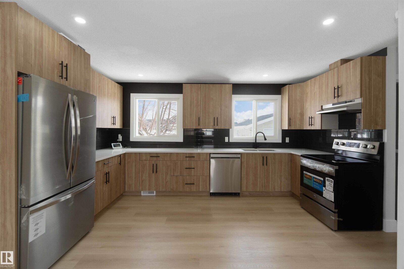 Property Photo:  15015 95 Street NW  AB T5E 3Z3 