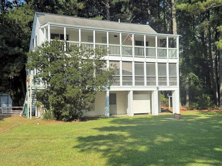 Property Photo: 5471 Oak Dr VA 23336