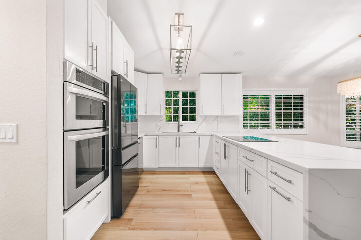 Property Photo: 119 S Rolling Hill Road FL 33070