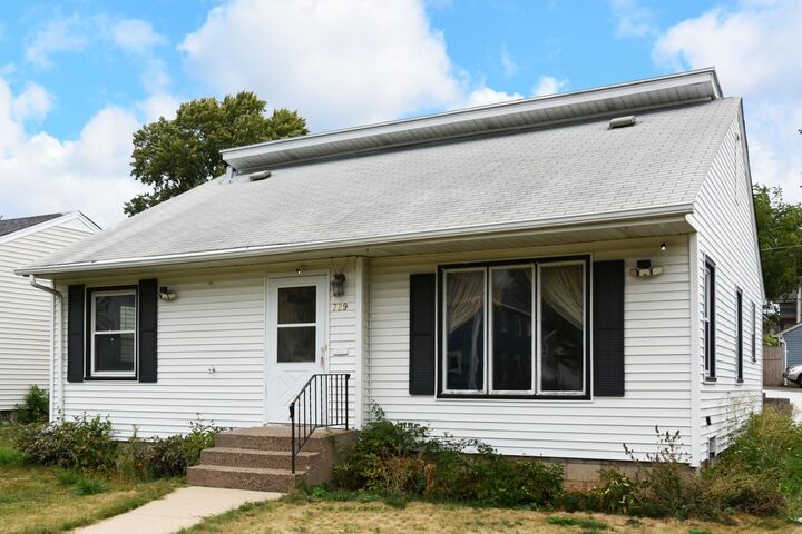 Property Photo:  729 Rose Avenue E  MN 55106 