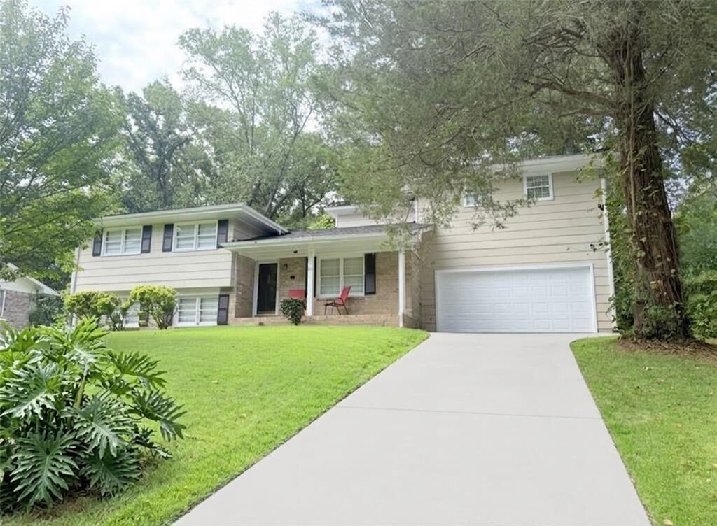 Property Photo: 927 Magna Carta Drive NW GA 30318