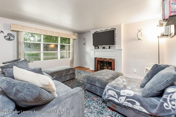 Property Photo:  2115 W Hillsdale Street  MI 48915 