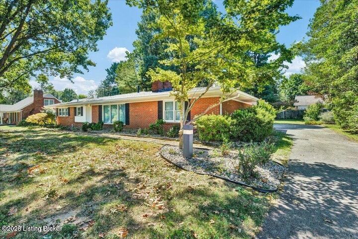 Property Photo: 2706 Lime Kiln Ln KY 40222