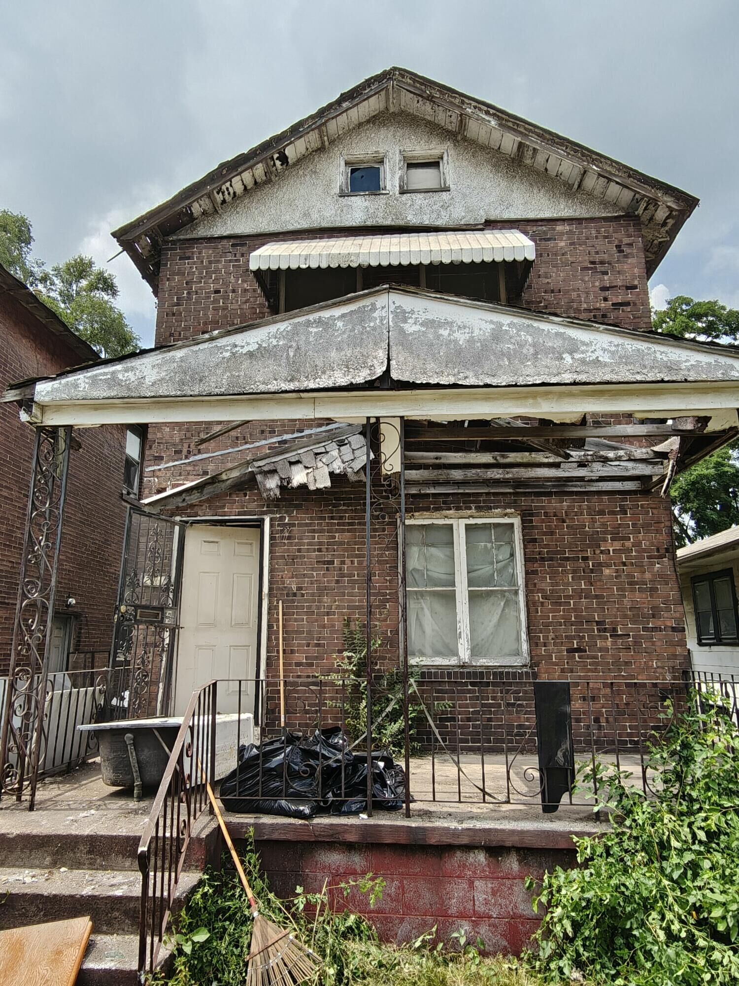 Property Photo:  216 Ellsworth Street  IN 46404 