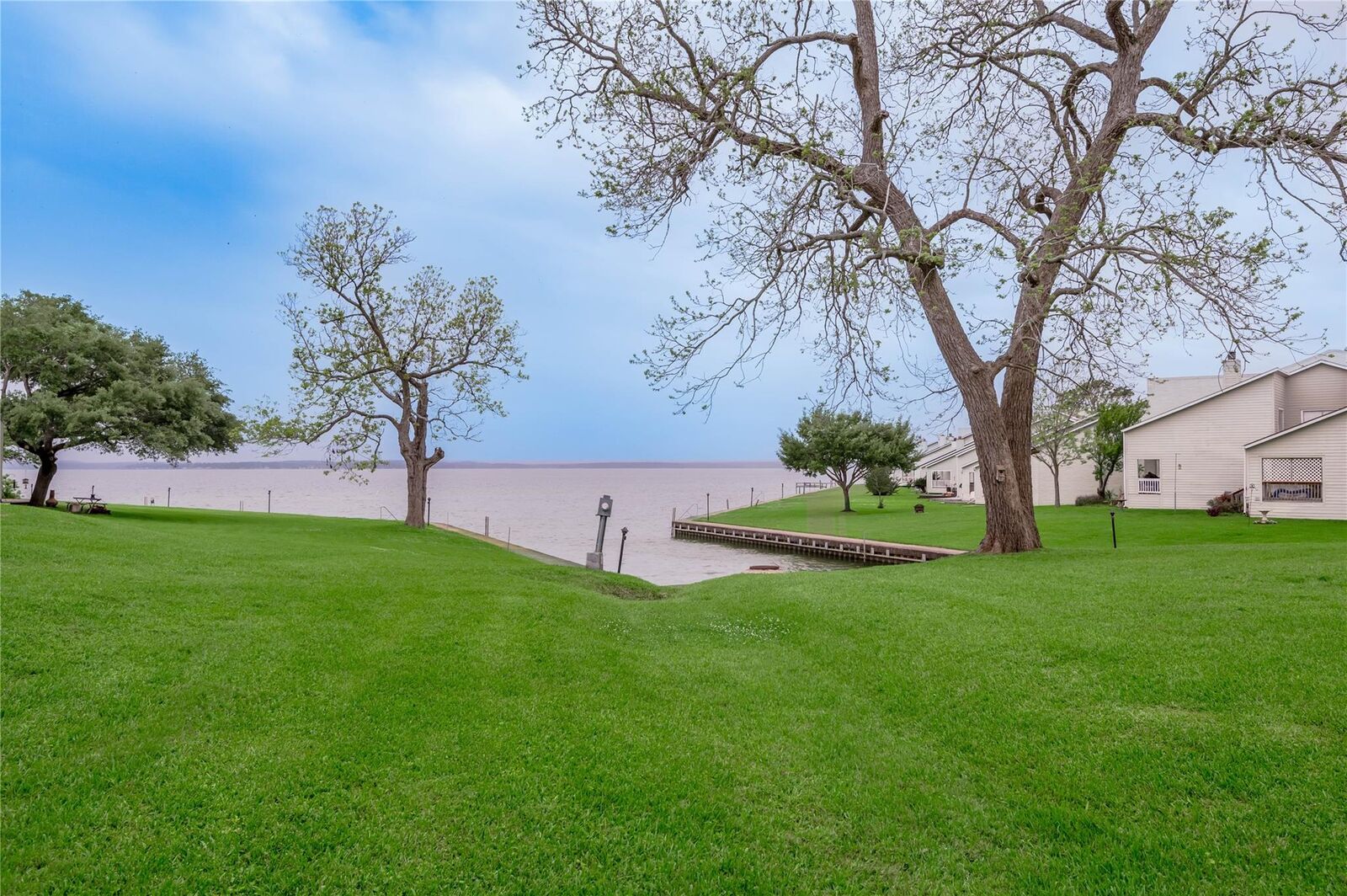 Property Photo: 400 Echo Lane 27 TX 77351