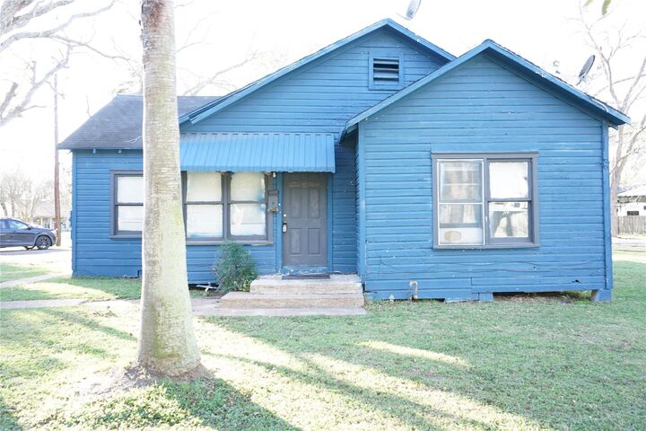 Property Photo: 1419 Leaman Avenue TX 77471
