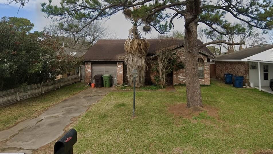 Property Photo:  907 Avenue M  TX 77587 