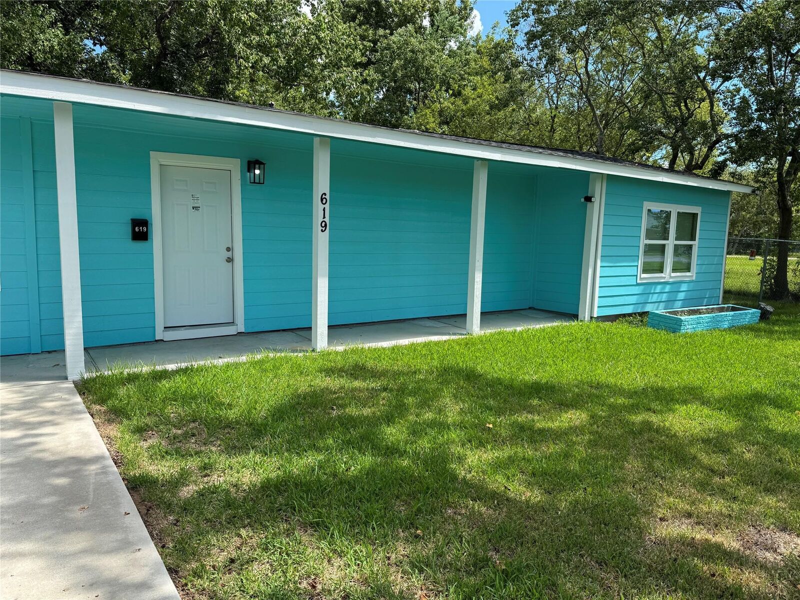 Property Photo:  619 Avenue B  TX 77568 