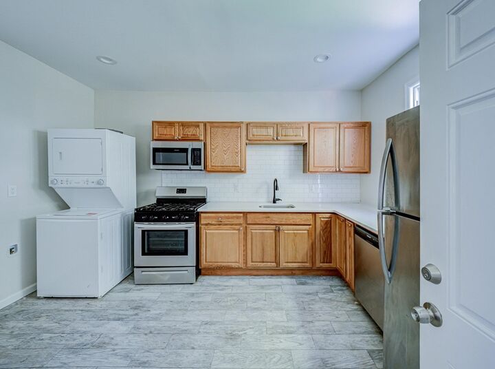 Property Photo:  193 Clerk St 2  NJ 07305 