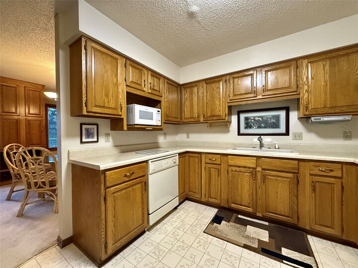 Property Photo: 401 SE Delaware Avenue 204 IA 50021