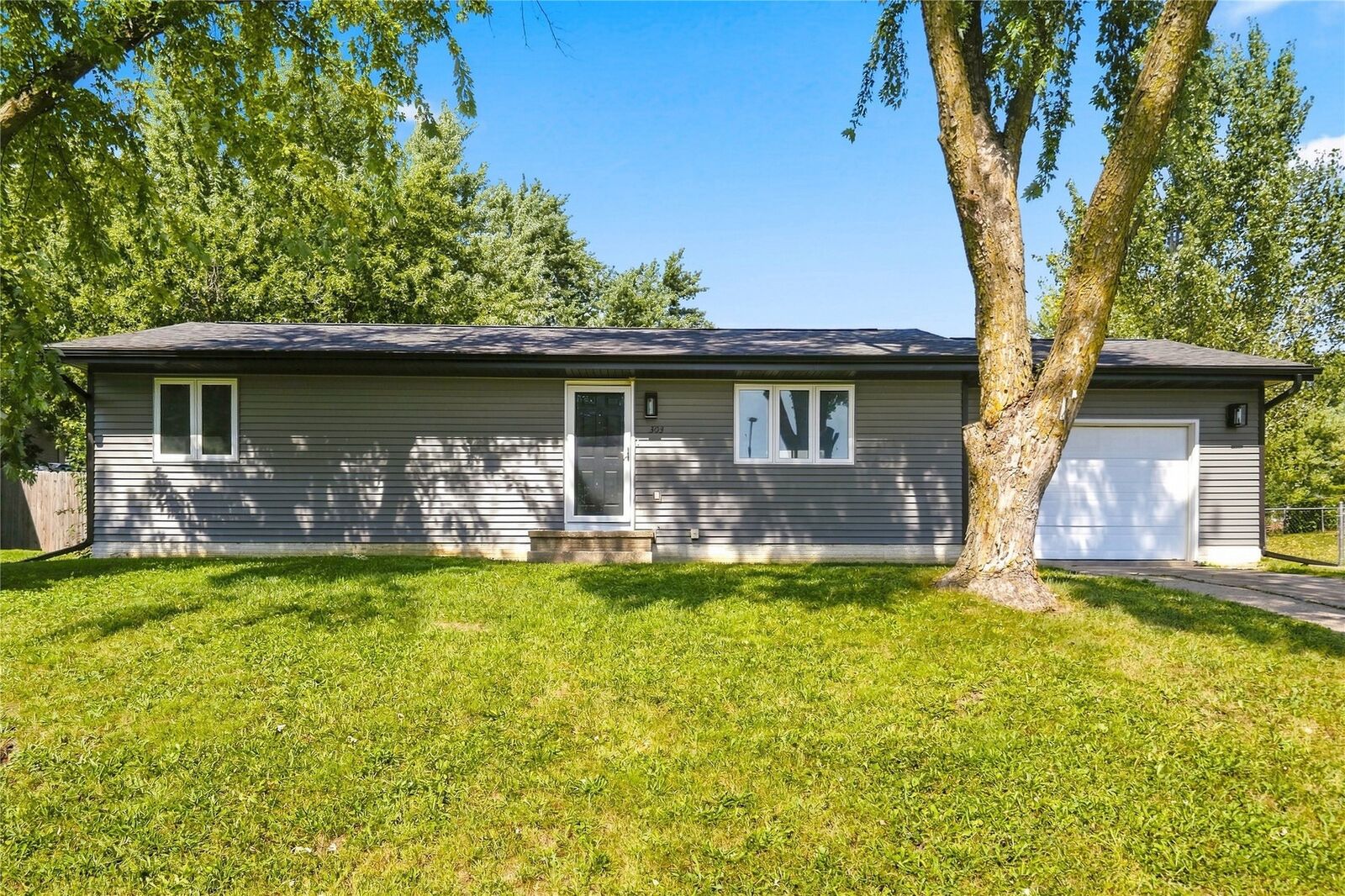 Property Photo: 303 Knoll Drive IA 50211