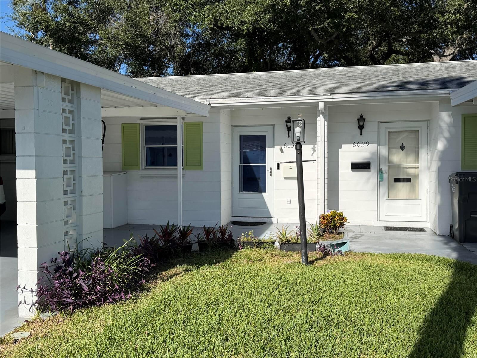 Property Photo:  6031 Arlene Way  FL 34207 