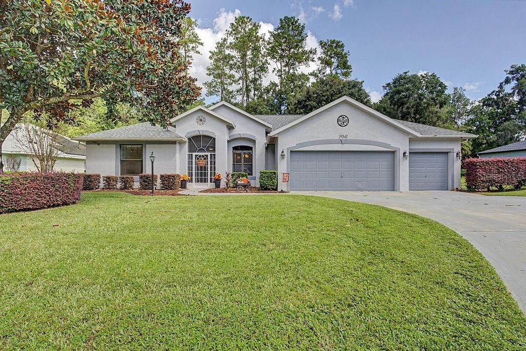 Property Photo: 19341 SW 82nd Place Road FL 34432