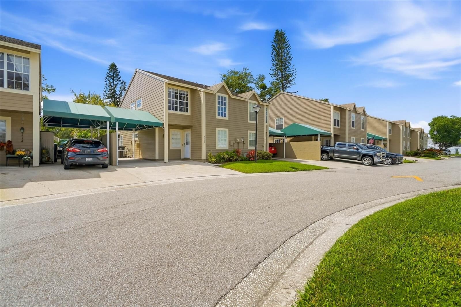 Property Photo:  9020 Lake Place Lane 9020  FL 33634 