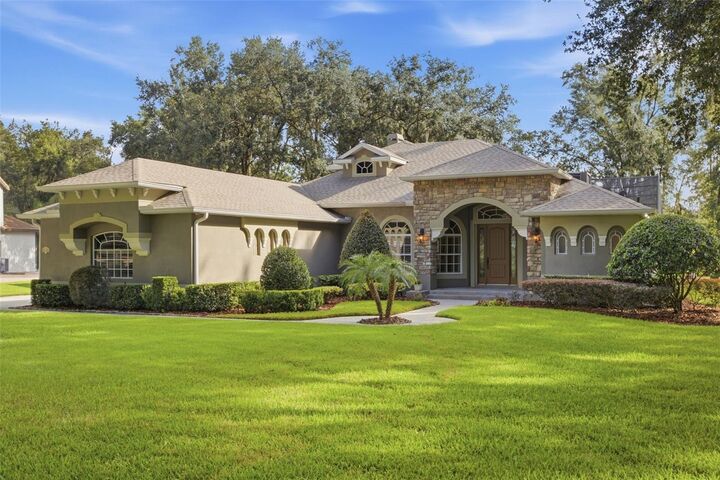 Property Photo: 8297 Day Lily Place FL 32771