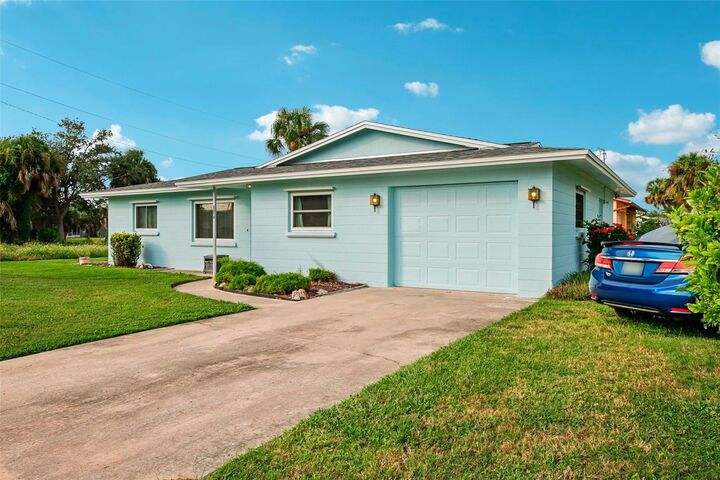 Property Photo:  2210 Gentian Road  FL 34293 
