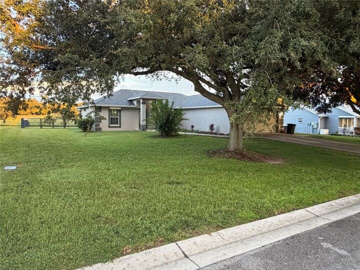 Property Photo: 10106 Dusty Hill Loop FL 33525