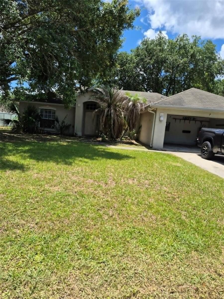 Property Photo: 7 Bishop Lane FL 32137