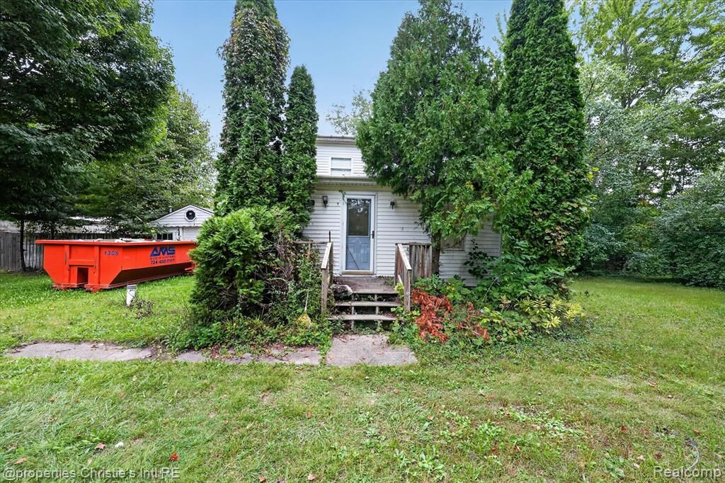 Property Photo:  8320 McKean Road  MI 48191 9705 