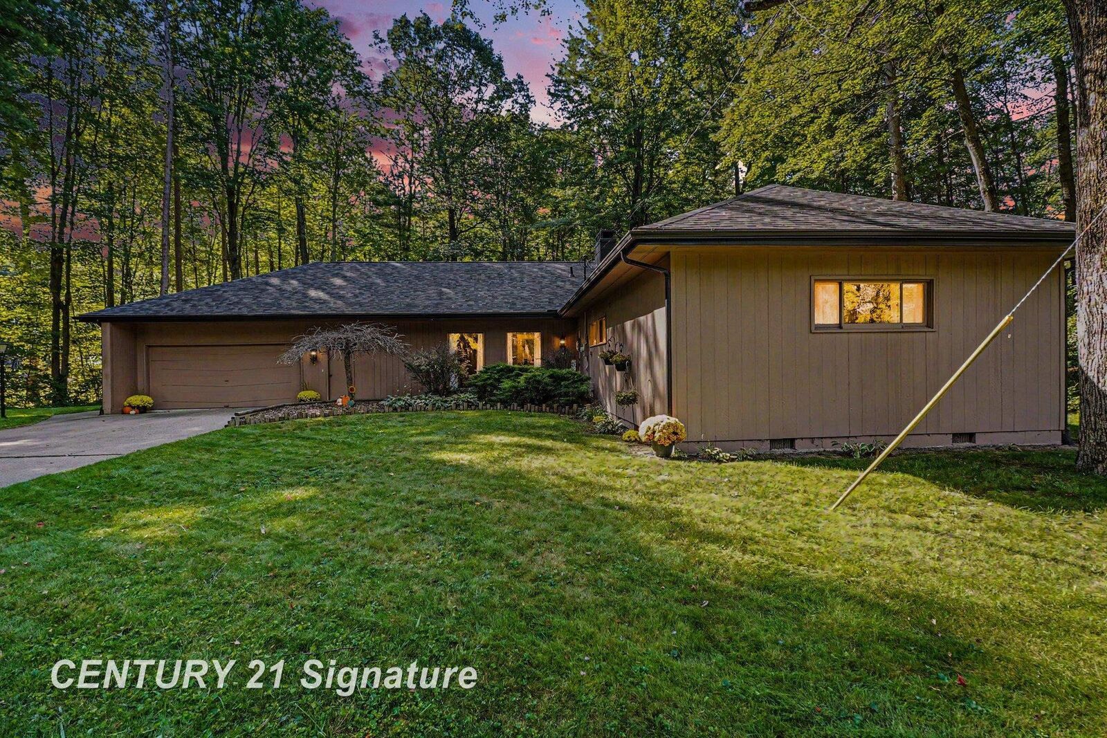 Property Photo:  547 W Peterson Drive  MI 48657 