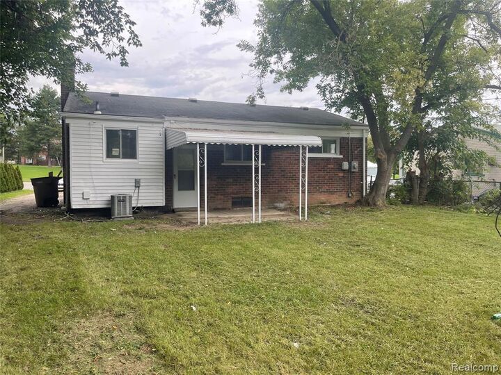 Property Photo:  515 Martin Luther King Jr Boulevard  MI 48342 1718 