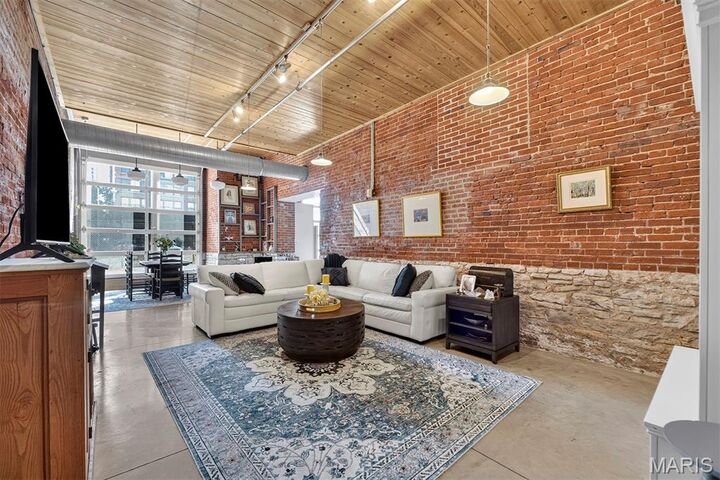 Property Photo: 721 N 17th Street 103 MO 63103