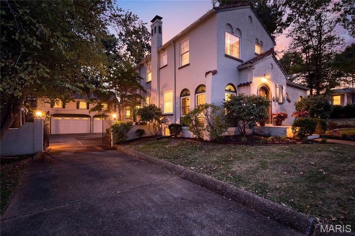 Property Photo:  260 Blackmer Place  MO 63119 