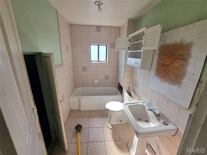 Property Photo: 6142 Sherry Avenue MO 63136