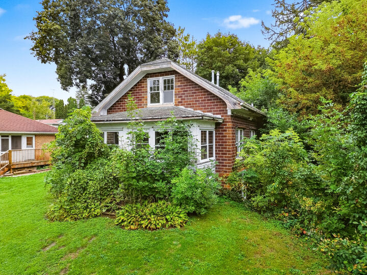 Property Photo:  524 Griffith St  WI 53551 