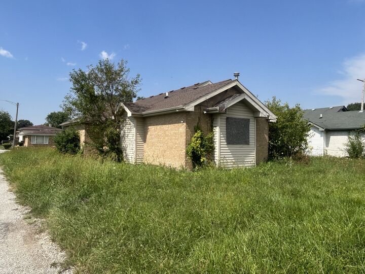 Property Photo:  16051 Gauger Avenue  IL 60426 