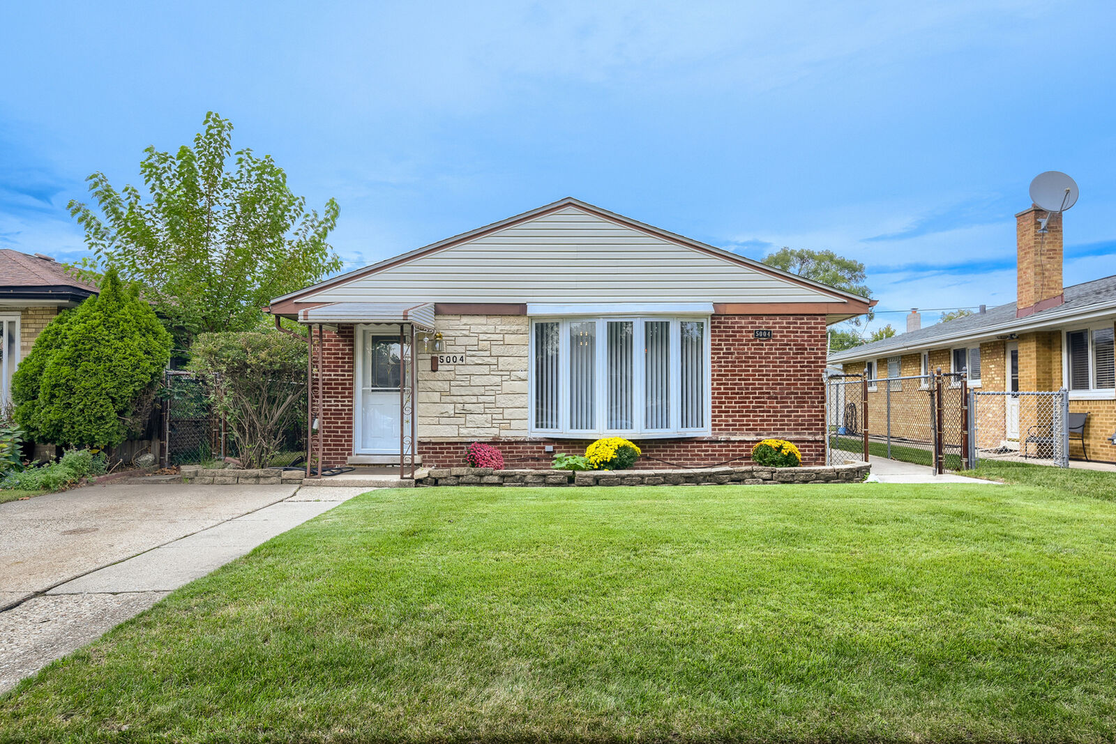 Property Photo:  5004 Lee Street  IL 60077 