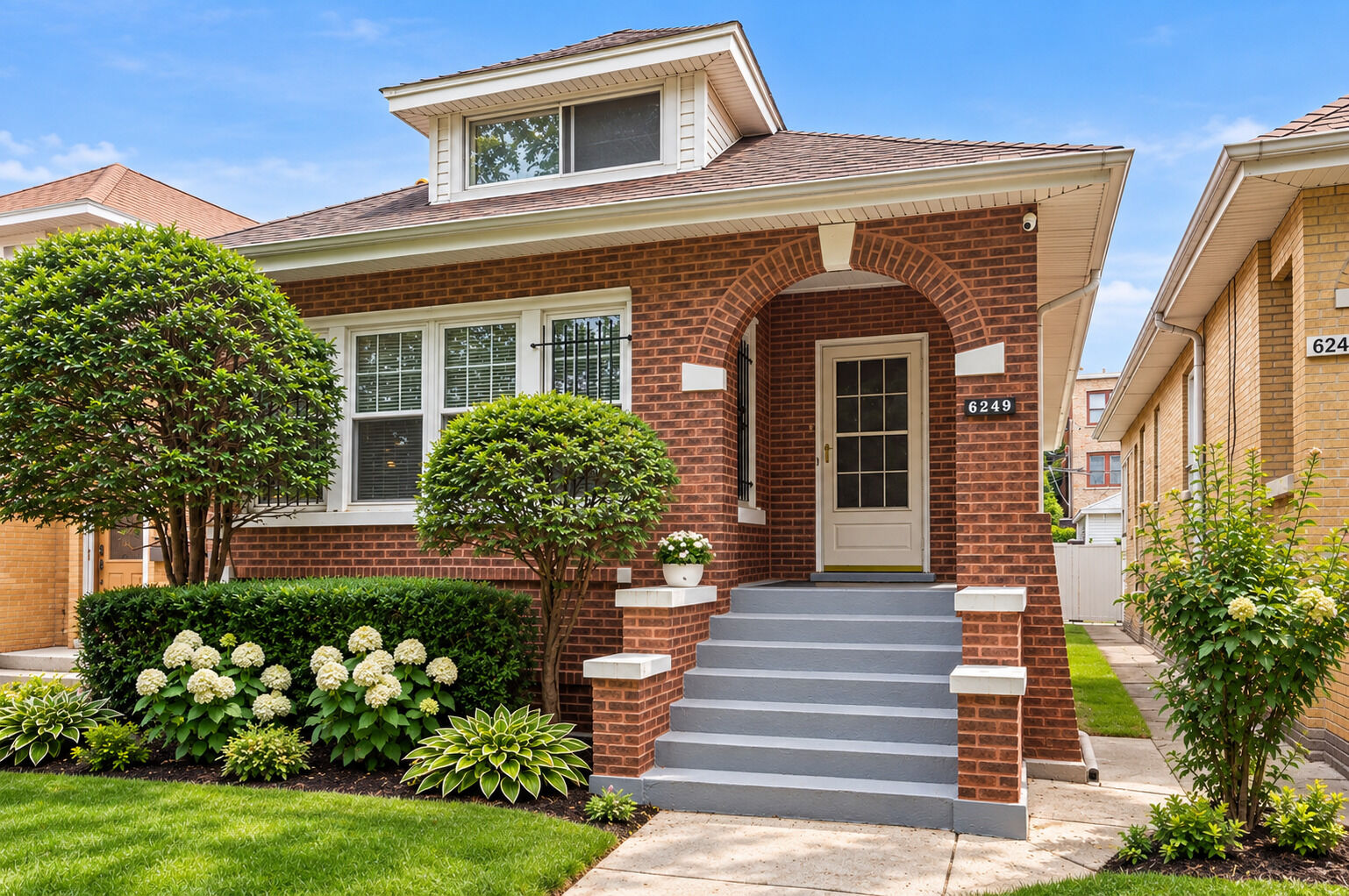 Property Photo:  6249 N Fairfield Avenue  IL 60659 