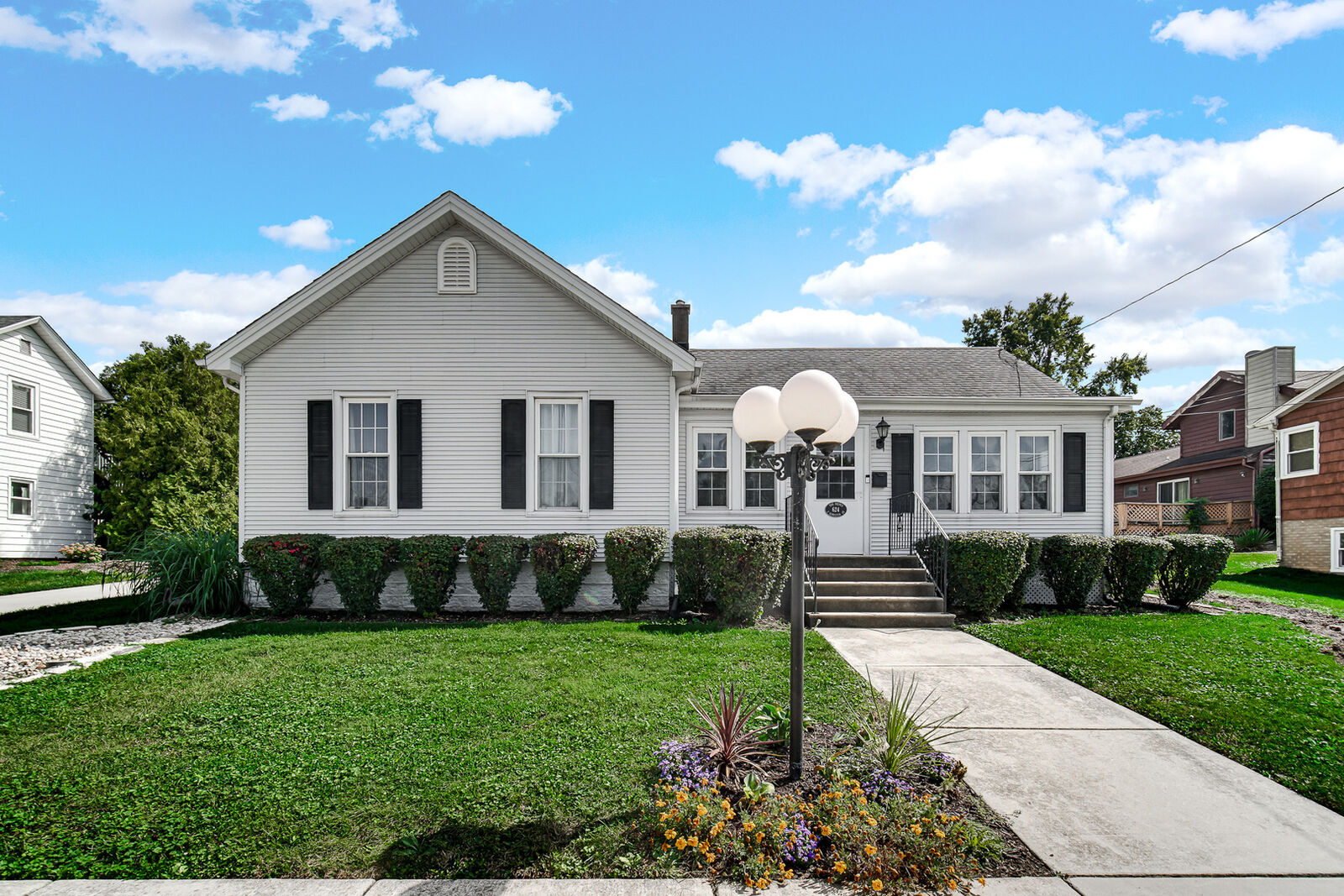 Property Photo: 624 S Hamilton Street IL 60441