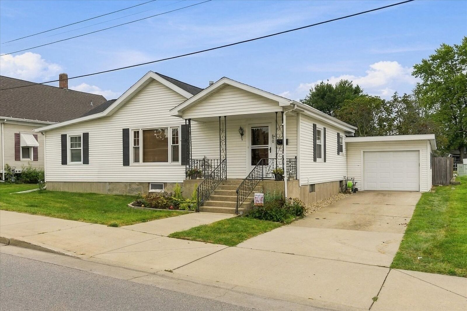 Property Photo: 850 Joliet Street IL 61301