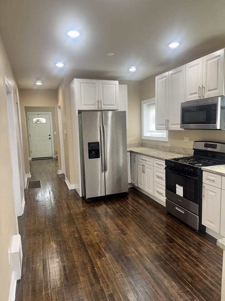 Property Photo: 146 E 24th Street IL 60411