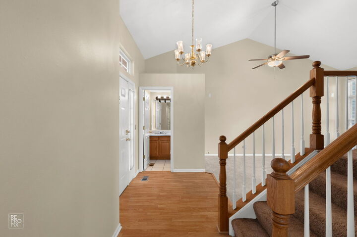 Property Photo: 2041 Clarewood Lane 2041 IL 60060